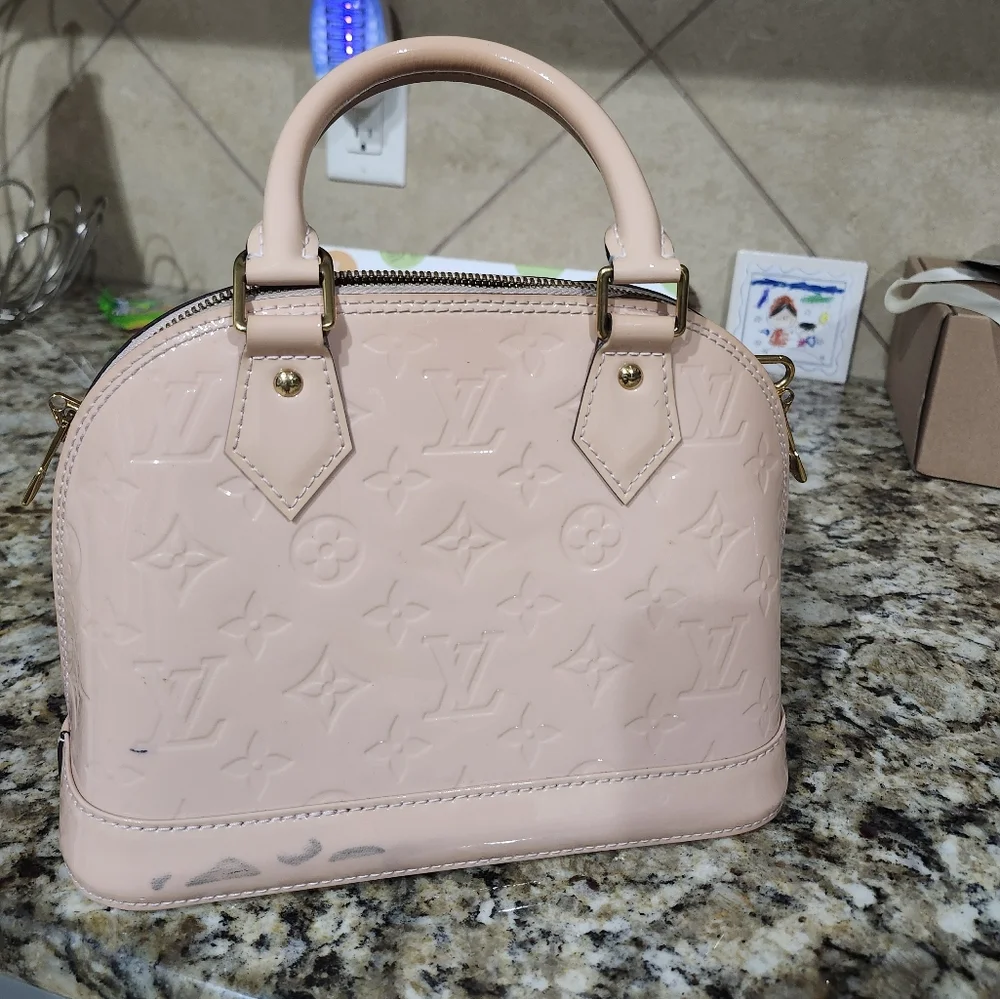 Louis Vuitton Pink Mini Bag with Structured Design and Metal Hardware - Picture 3 of 15